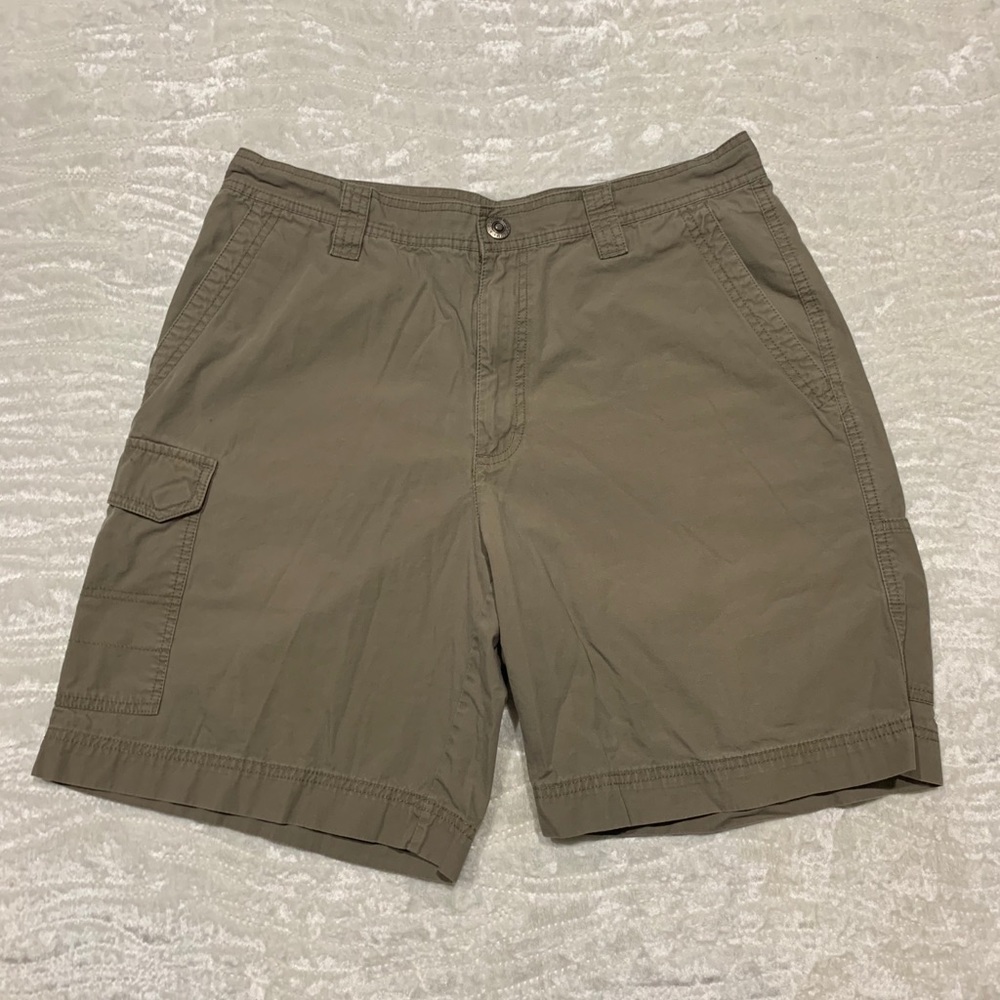 Columbia khaki shorts. Size 34.
